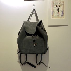 Effortlessly chic gray backpack